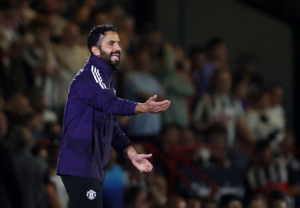 阿莫林今晚迎来曼联主帅生涯第50战, 此前49场仅19胜