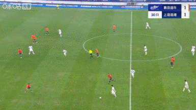 天秀!莱昂纳多面对守门员出击外脚背吊射破门,海港2-1反超海牛